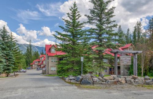 East Kootenay Apartment | Stone Creek by StayIn