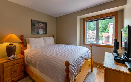 East Kootenay Apartment | Stone Creek by StayIn