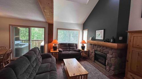 East Kootenay Apartment | Stone Creek by StayIn