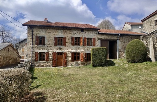 Saint-Victor-Montvianeix House | Stone house with quiet garden ideal for families and hikers