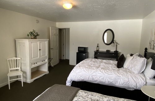 Vernal Hotel | Stone Hollow