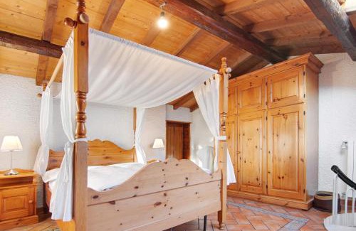 Moltrasio Apartment | Stone house and dependance 7 pers