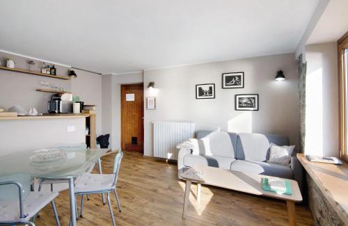 Moltrasio Apartment | Stone house and dependance 7 pers