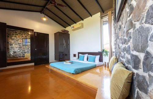 Nashik Villa | Stone House Bezze by StayVista with Lake view, Jacuzzi & Lawn - your perfect getaway