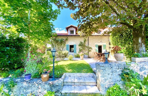 Bertric-Buree House | Stone house for 6 people, private heated pool