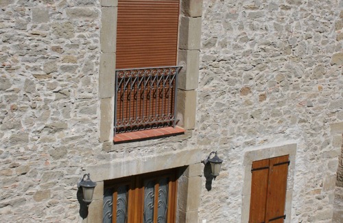 Malves-en-Minervois House | Stone HOUSE, outbuildings of the Château de MALVES, near Cité de CARCASSONNE.