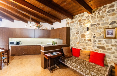 Asteri House | Stone house in Asteri