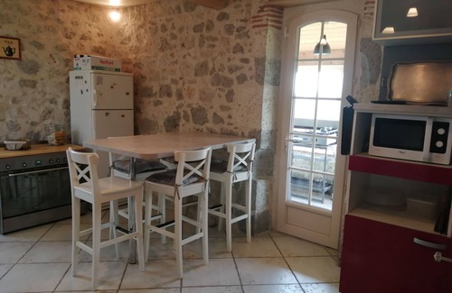 Clermont-Dessous House | Stone house with pool