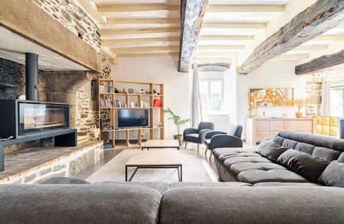 Plerguer House | Stone manor house in equestrian center near saint malo/mont saint michel