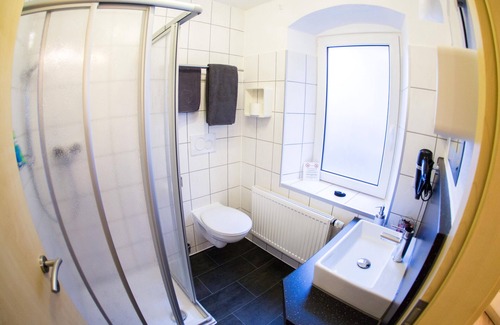 Treppendorf Apartment | Stone room - Small, modern single room near Thomann music store