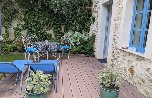 Droue-sur-Drouette Cottage | Stone studio in the grounds of "La Closerie" guest house