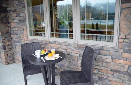 Cherokee Hotel | Stonebrook Lodge