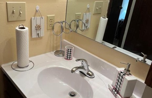 Monroeville Apartment | Stonecliffe Tranquil Retreat