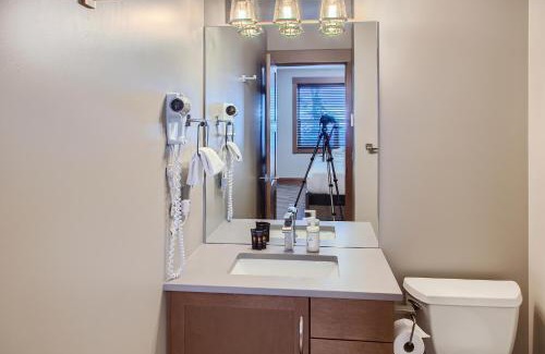 Big White Ski Resort Apartment | Stonegate Resort Unit B103