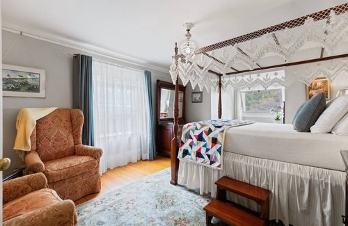 Phippsburg Bed & Breakfast | Stonehouse Manor -Popham Beach B&B - Pond Island Room