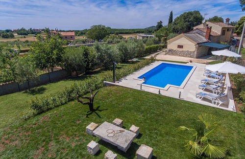 Cusi House | Stonehouse Rita with pool near the city of Porec