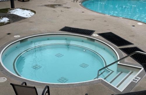 Canmore Apartment | Stoneridge Resort - Mountain View - Pool & Hot Tub