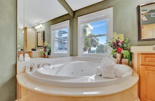 Independence Square Apartment | Stones Throw Beachfront Premier Suite #4 VIEWS