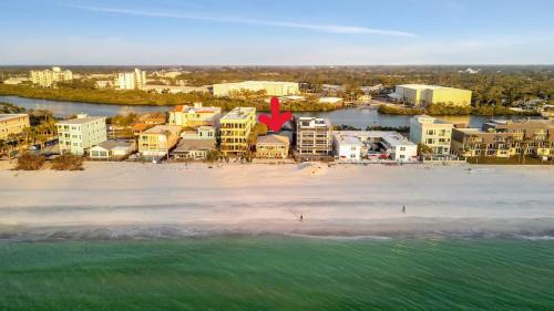 Independence Square Apartment | Stones Throw Beachfront Premier Suite #4 VIEWS