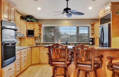 Independence Square Apartment | Stones Throw Beachfront Premier Suite #4 VIEWS