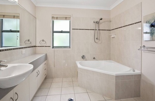 Tin Can Bay House | Stones throw from the waterfront