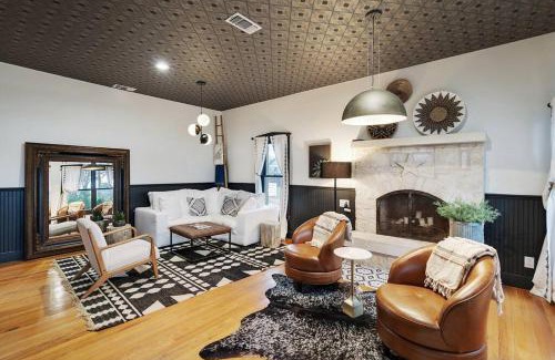 Stonewall House | Stonewall Main Haus - Sleeps 6