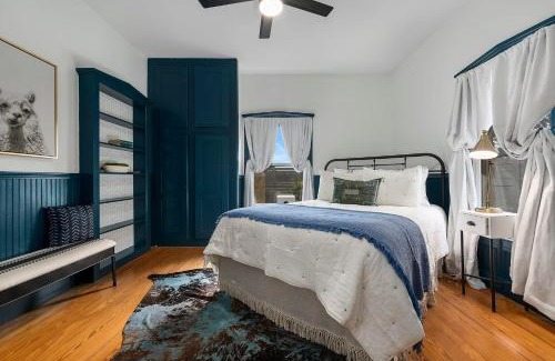 Stonewall House | Stonewall Main Haus - Sleeps 6