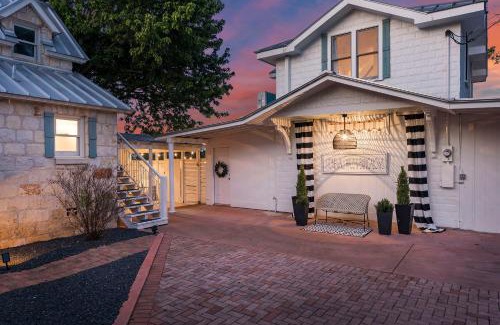Stonewall House | Stonewall Main Haus - Sleeps 6