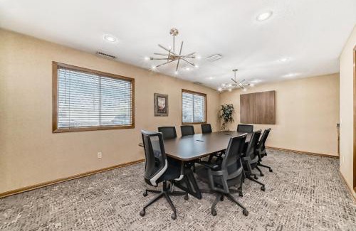 Stony Plain Hotel | Stony Plain Inn & Suites