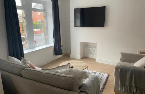 Port Talbot Apartment | STOP at Pendarvis, Stone throw from beach!
