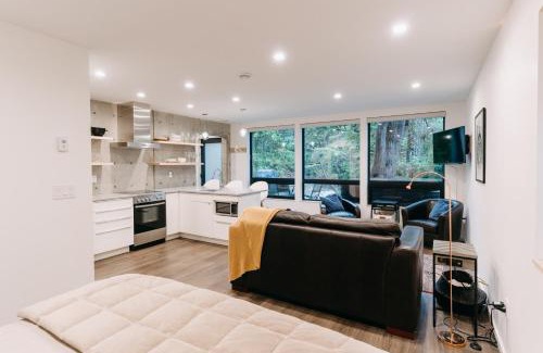 Ucluelet House | Storm Cove Suites