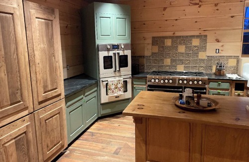 East Wakefield Cabin | Storybook Pines — A Lakefront Family Reunion Retreat