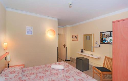 Cinquale Hotel | Storyville Simple Stay