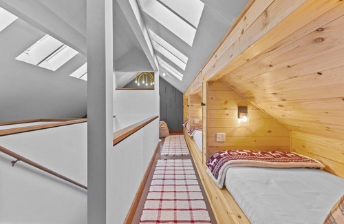 Moscow House | Stowe Secluded Carriage House in the Woods
