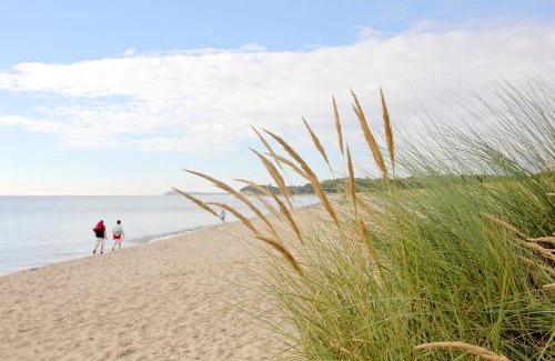 Lobbe Apartment | strandnah mit Balkon, gratis Nutzung vom AHOI Erlebnisbad und Sauna in Sellin - Strandhaus Mönchgut FeWo12