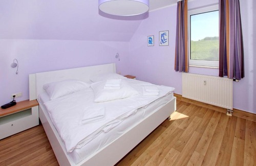 Lobbe Apartment | strandnah mit Balkon, gratis Nutzung vom AHOI Erlebnisbad und Sauna in Sellin - Strandhaus Mönchgut FeWo12