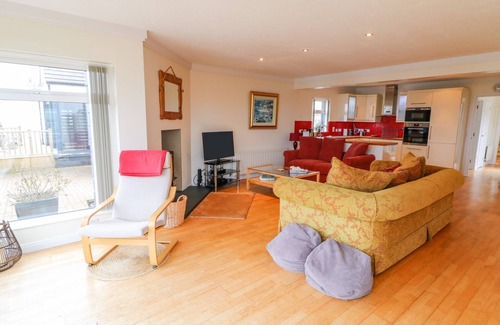 Castlerock Cottage | STRANDVIEW, pet friendly, country holiday cottage in Castlerock