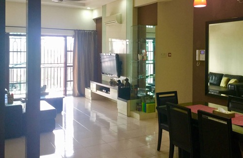 Kuala Lumpur House | Strategic and Convenient, near SOLARIS Mont Kiara, PUBLIKA, MATRADE And MITEX.