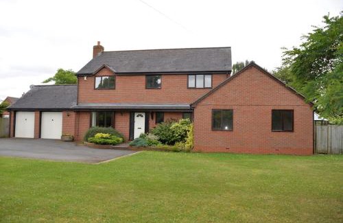 Broughton Hackett House | Stratford House - Perfect for a get together