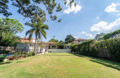 Strathfield House | Strathfield Stylish 6br house with Pool Tennis