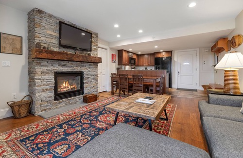 Stratton Mountain Apartment | Stratton Slopeside Condos at The Landmark! 400 FEET TO LIFT!