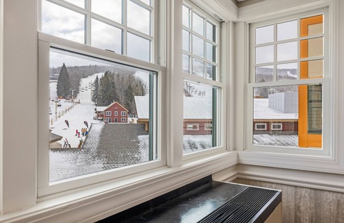 Stratton Mountain Apartment | Stratton Slopeside Condos at The Landmark! 400 FEET TO LIFT!