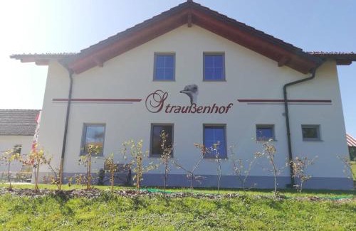 Oberndorf an der Melk House | Straußenhof Halmer
