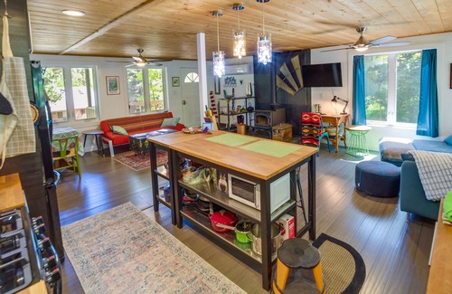Strawberry Cabin | Strawberry Cabin Rental w/Deck & Mountain Views!