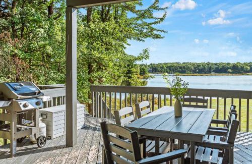 Long Pond House | Strawberry Shores by AvantStay Lakefront Private Beach