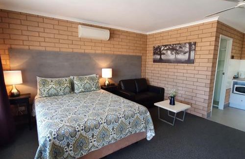 Ripon Hotel | Streaky Bay Motel and Villas