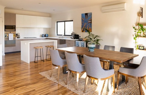 Porepunkah House | Streamside Retreat - Located in Porepunkah