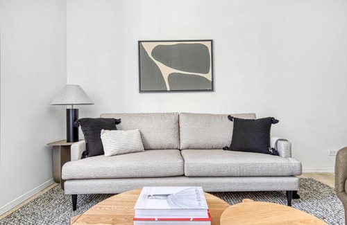 Streeterville Apartment | Streeterville 1BR w Gym Pool nr Navy Pier CHI-447