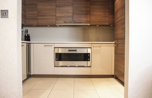 Sands End Apartment | Striking 3 Bed Apartment in the Heart of Chelsea w/Balcony & Spectacular Views