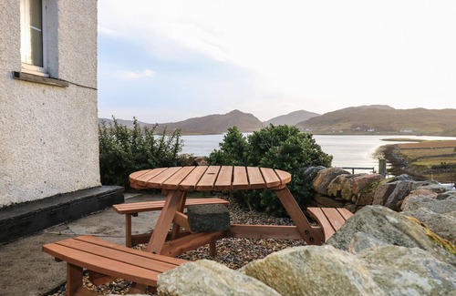 Miavaig Cottage | STRUTHAN, pet friendly, character holiday cottage in Isle Of Lewis